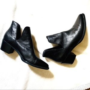 Steve Madden Austin Black Leather Ankle Booties